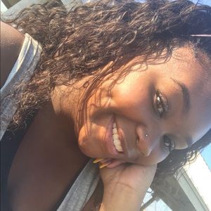 Meet your Posher, Alexis